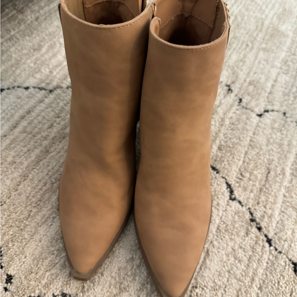 Target boots 8.5 - Picture 2 of 6